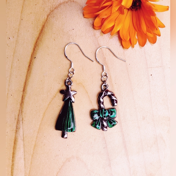 Made By Me OOAK Upcycled Vintage Painted Enamel Christmas Earrings - Picture 6 of 9